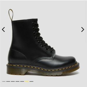 LIKE NEW Dr. Martens 1460 Women’s Smooth Leather Lace Up Boots